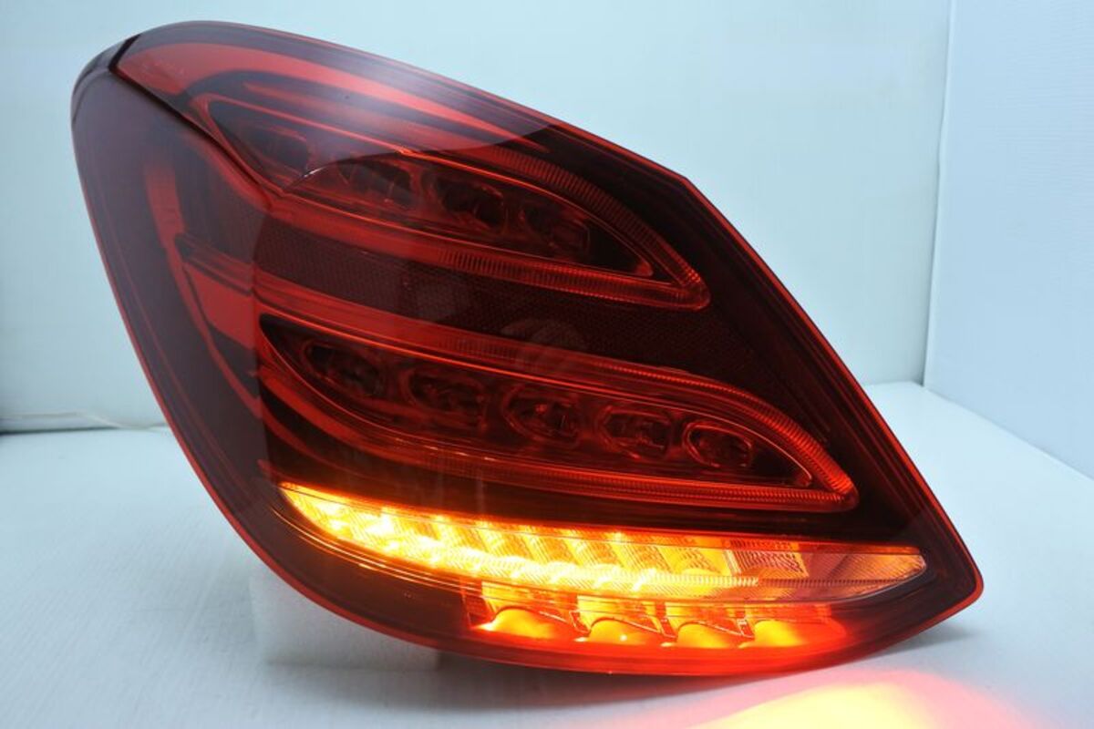 2014/07-2018/08 W205 C-CLASS 歐規LED 高階 尾燈