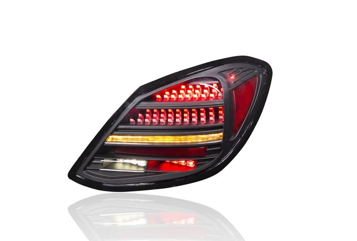 2014/07-2018/08 W205 C-CLASS 黑底透明殼 歐規高配LED 尾燈 適用 序列式方向燈 啟動模式可切換