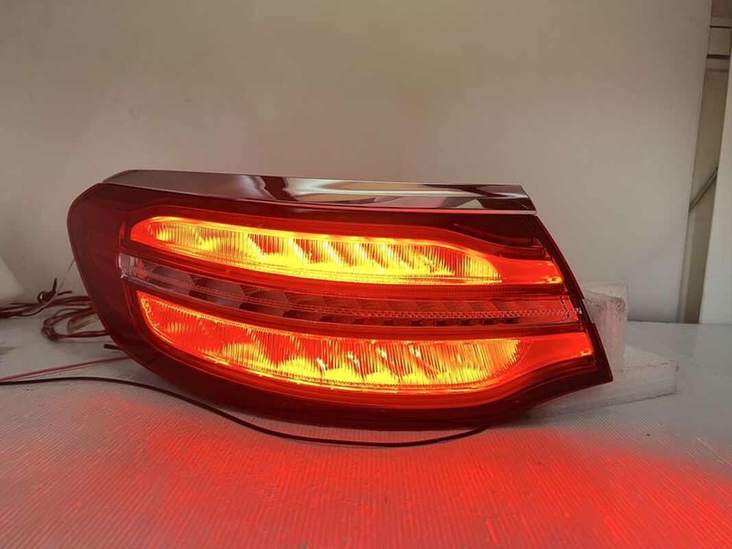 2015/10-2019/08 GLC W253 美規 LED 原廠型 外側 尾燈 歐洲件