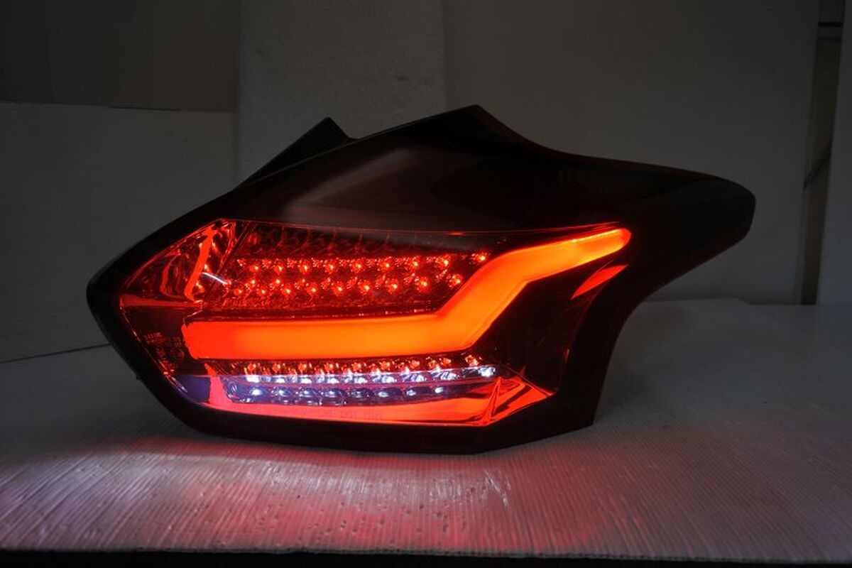 2015/11-2019/01 FOCUS MK3.5 5門 LED光柱閃電款 墨紅 尾燈