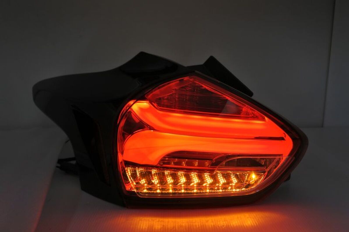 2015/11-2019/01 FOCUS MK3.5 LED光柱類賓士款紅白 尾燈 序列式方向燈