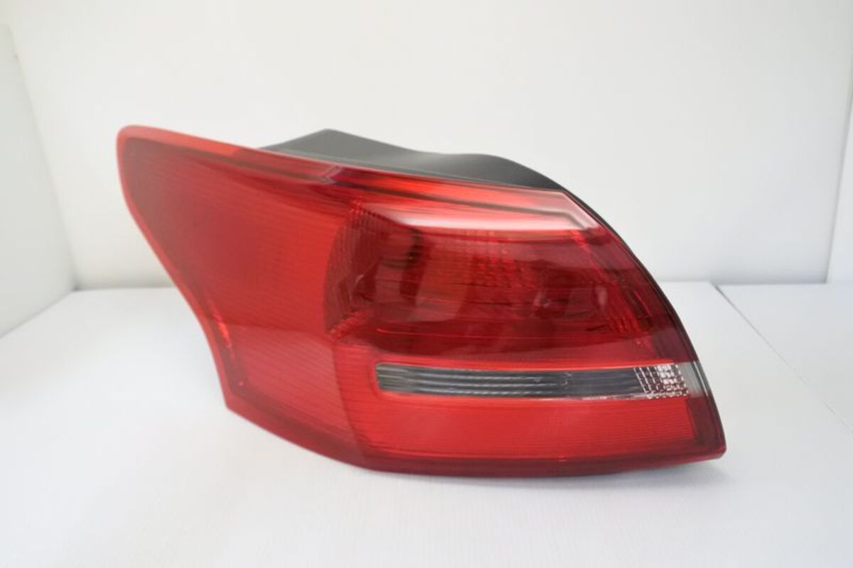2015/11-2019/01 FOCUS MK3.5 4門 原廠型外側 尾燈