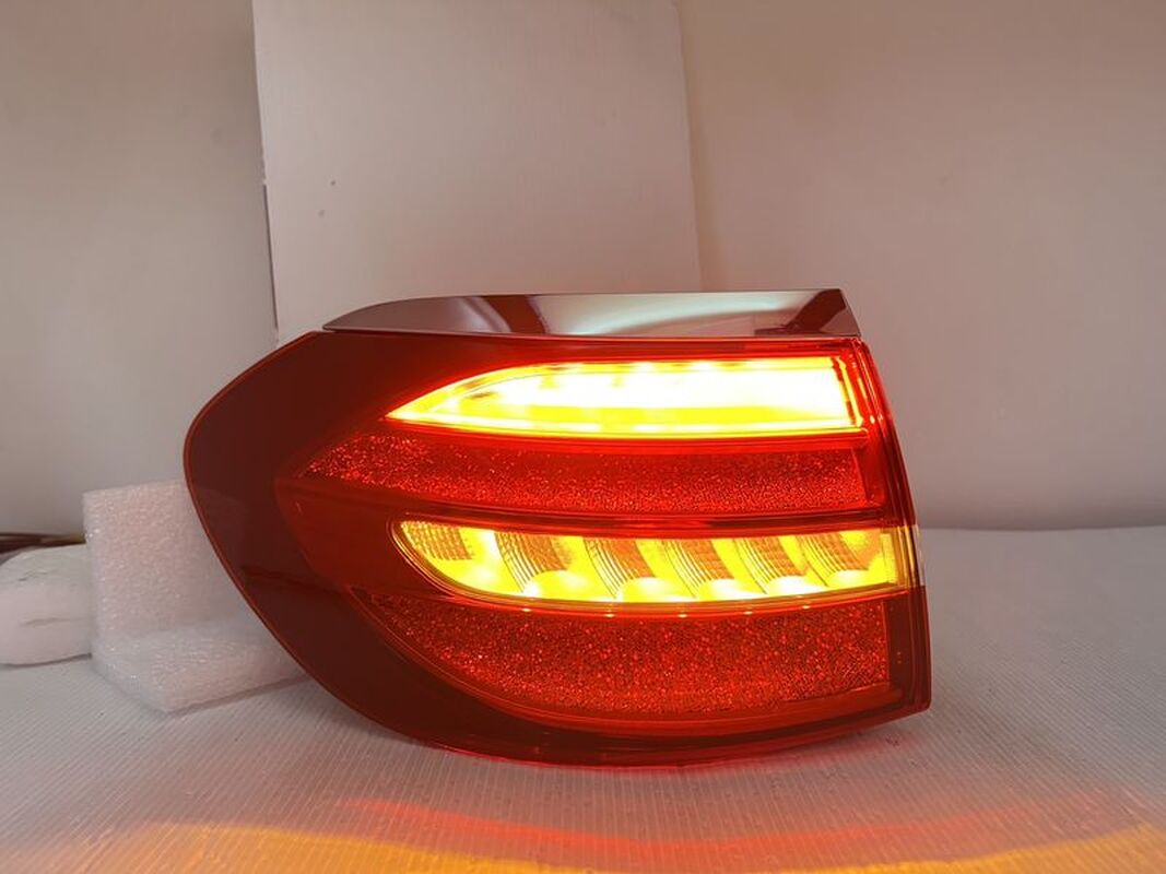 2016-2020/05 W213 E-CLASS LED鑽石型原廠型紅白 外側 尾燈