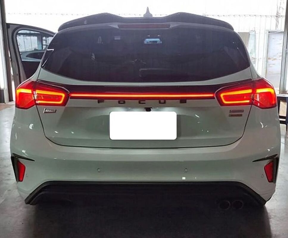 2019/02-2023/01 FOCUS MK4 LED貫穿燈 黏貼式
