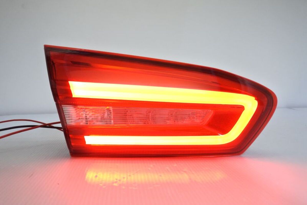2019/02-2023/01 FOCUS MK4 SPORT 正廠 內側 尾燈 倒車燈