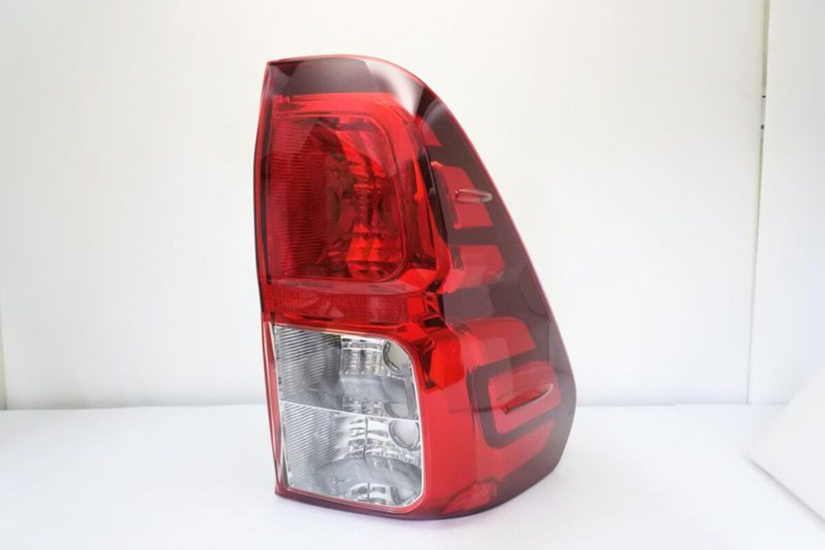 2019/07-2020/07 HILUX 海力士 原廠型紅白 尾燈 鹵素版本