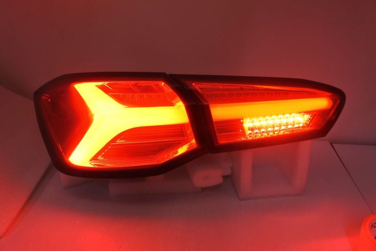 2019/02-2023/01 FOCUS MK4 類小牛款 LED光柱紅白尾燈 序列式方向燈