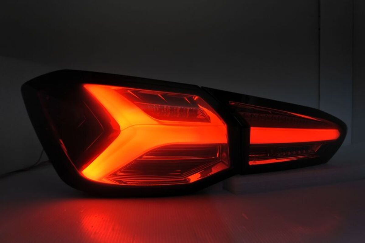 2019/02-2023/01 FOCUS MK4 類小牛款 LED光柱墨紅 尾燈 序列式方向燈