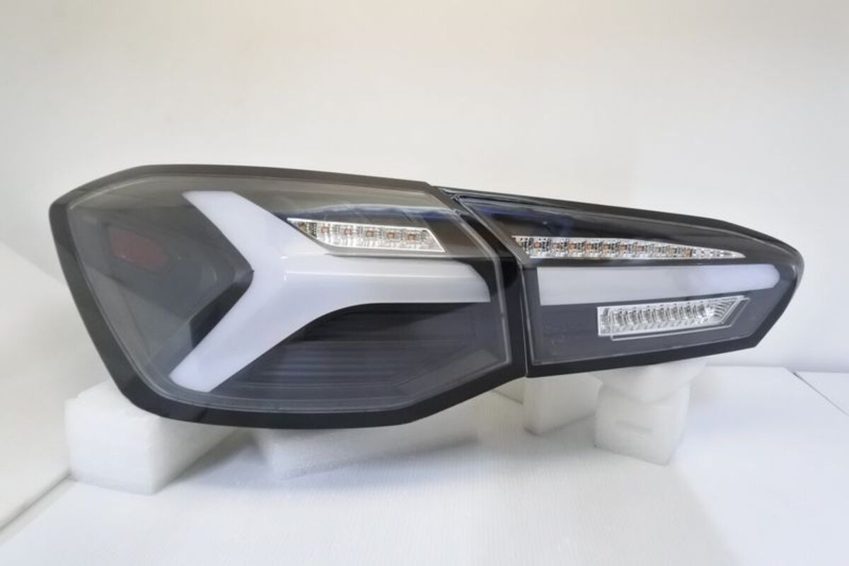2019/02-2023/01 FOCUS MK4 類小牛款 LED光柱 黑底透明殼 尾燈 序列式方向燈