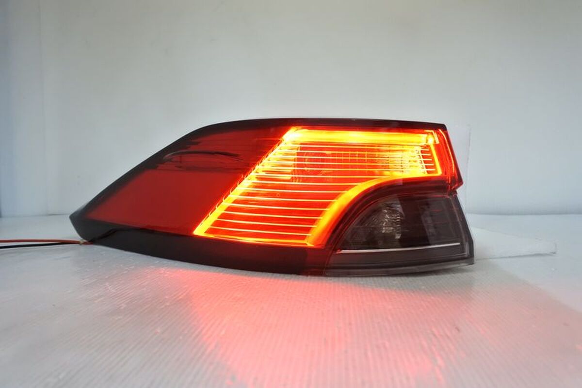 2020-COROLLA CROSS 原廠型LED光條紅殼 外側 尾燈