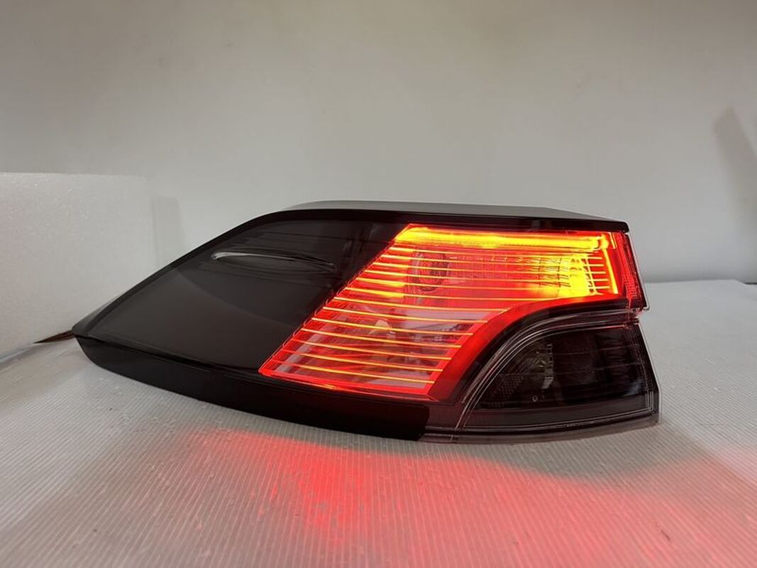 2020-COROLLA CROSS GR版 LED光條 燻黑外側 尾燈