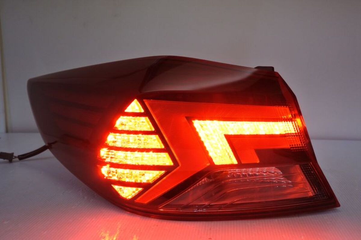 2019/07- ELANTRA 正廠 LED光柱 外側 尾燈 