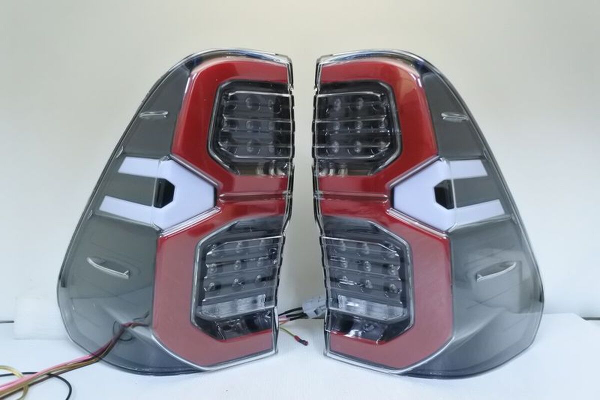 2020/08月- HILUX 海力士 8字形 LED光柱黑底紅導光 尾燈 啟動模式 序列式方向燈