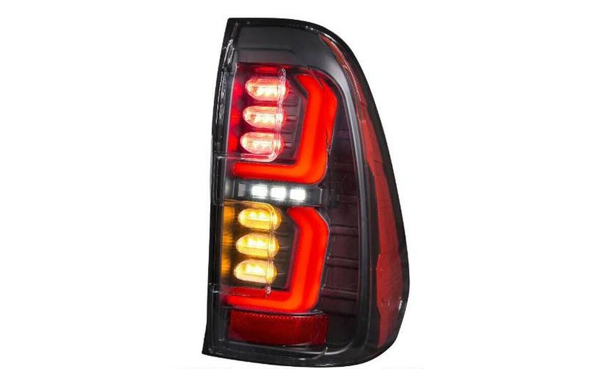 2019/07月-2020/07月 HILUX 海力士 LEDㄈ型黑底白導光 尾燈 反光片紅 左邊後霧燈 右邊倒車燈