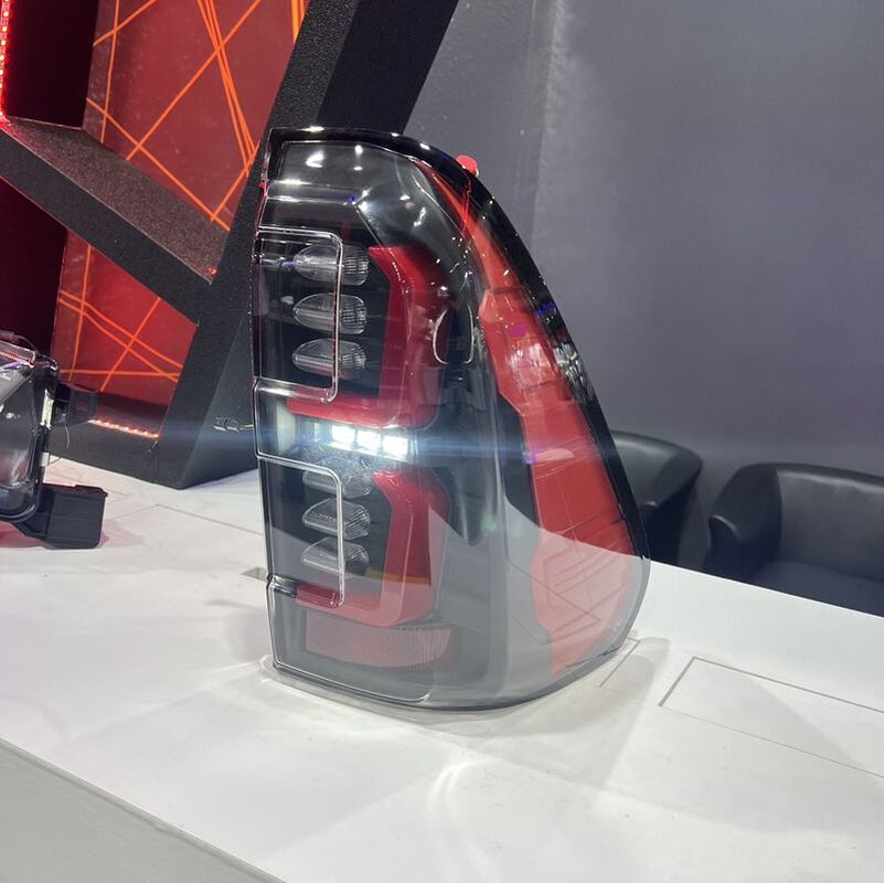 2019/07-2020/07 HILUX 海力士 LEDㄈ型黑底紅導光 尾燈 反光片紅 左邊後霧燈 右邊倒車燈