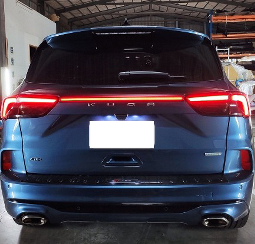 2020/06-2024/09 KUGA LED 中間 貫穿燈 黏貼式