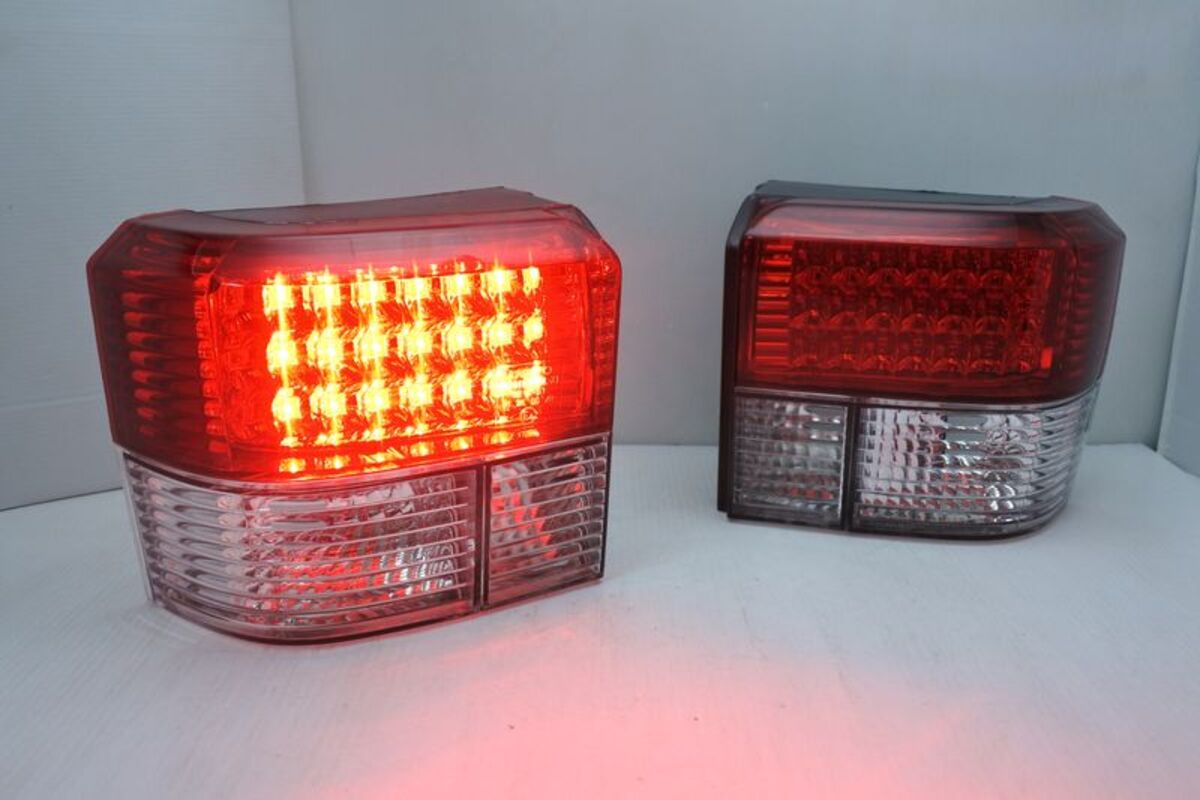1993-2004 T4 LED 晶鑽紅白尾燈