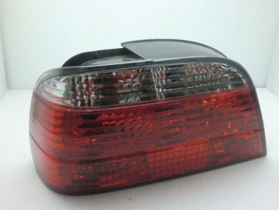 1995-2002 E38 晶鑽紅白 尾燈 附線組
