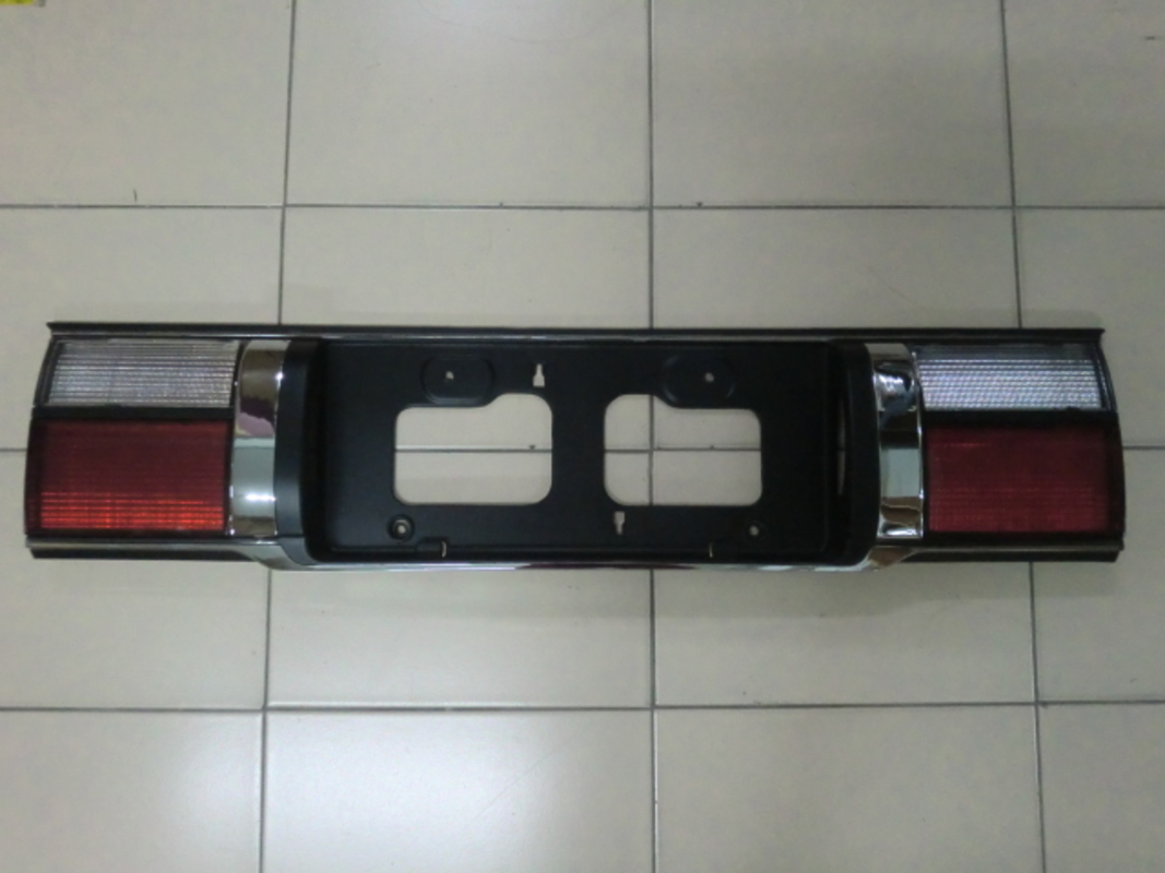 1996-2000 CEFIRO A32 後牌照框