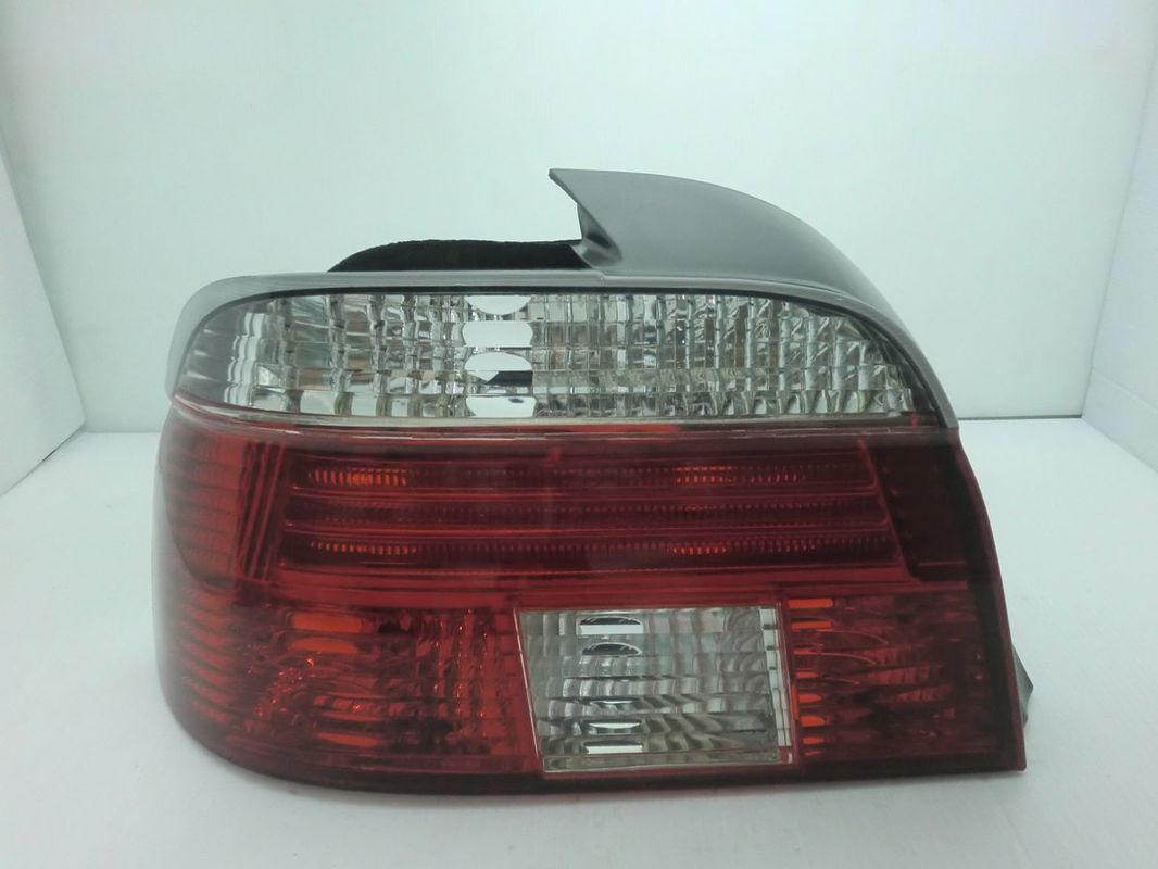 1996-2000 E39 晶鑽紅白光柱樣式 尾燈(一般鹵素燈泡)