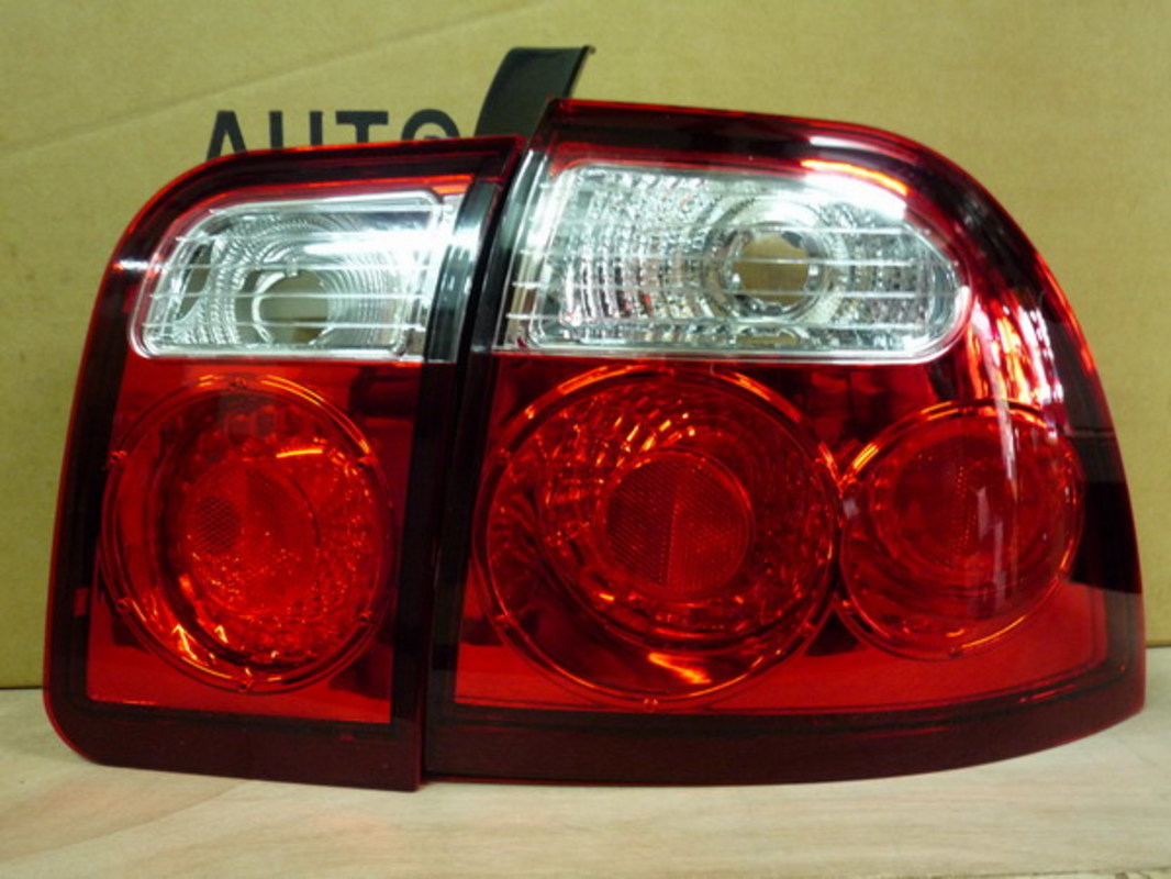 1996-1997 ACCORD 雅哥 K7  晶鑽白紅 尾燈 (缺貨)