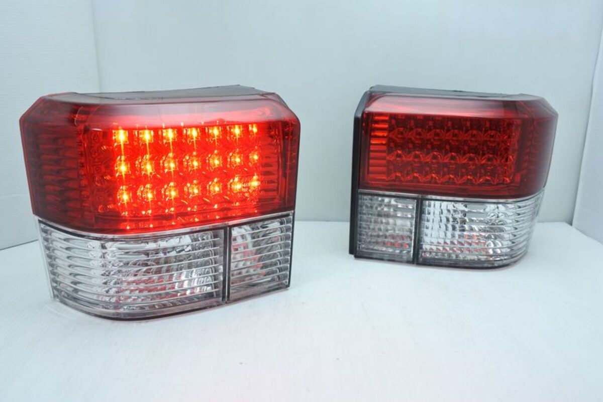 1993-2004 T4 LED 晶鑽紅白尾燈