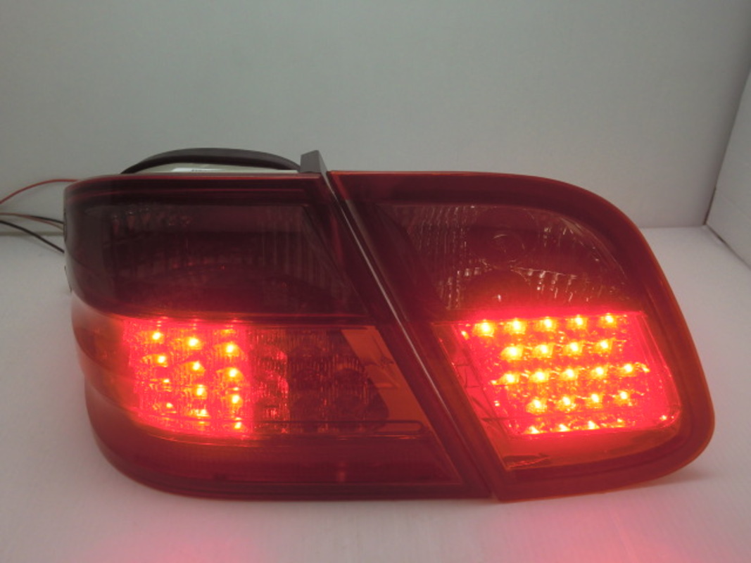 1998-2002/04 CLK W208 LED 晶鑽紅黑 尾燈 (缺貨)