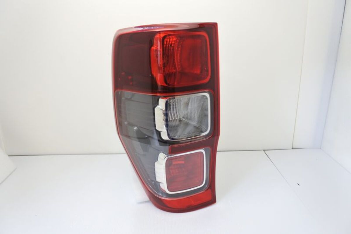 2013-2023 福特 RANGER T6 T7 T8 原廠型黑框紅白尾燈