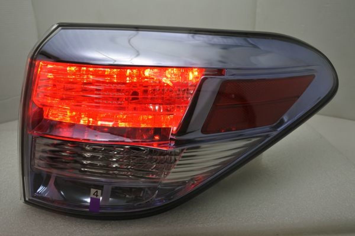 2009/03-2012/05 RX450H 正廠 油電車 外側 尾燈 