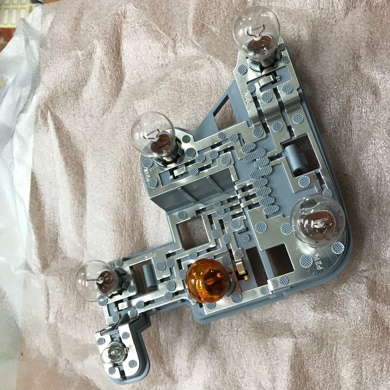 W204 尾燈線路板 正廠 需要比對車身號碼