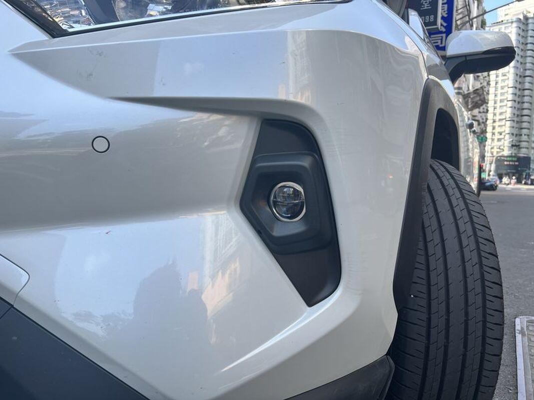 2021/12-2025 RAV4 5.5代 魚眼 霧燈 內建LED模組 白光