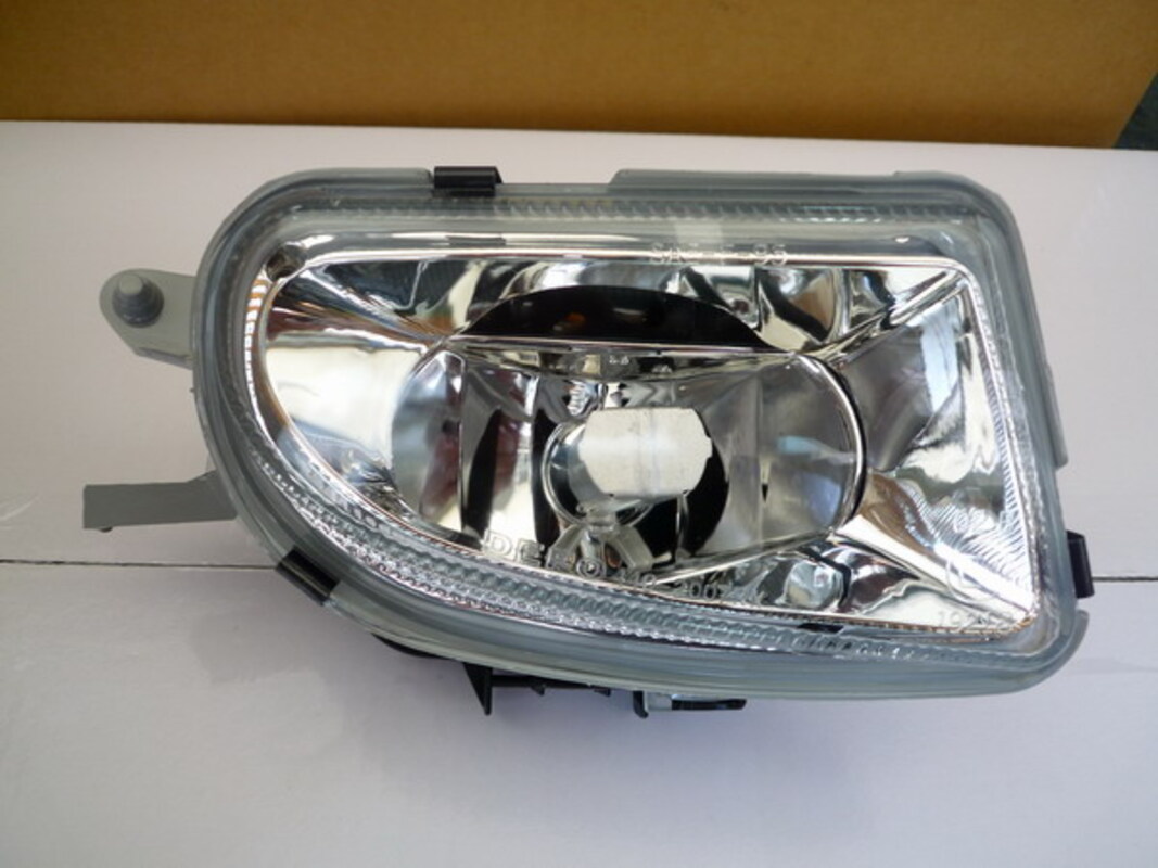 1998-2002 CLK W208 1999/12-2002/04 W210 W202 晶鑽 霧燈 (缺貨)
