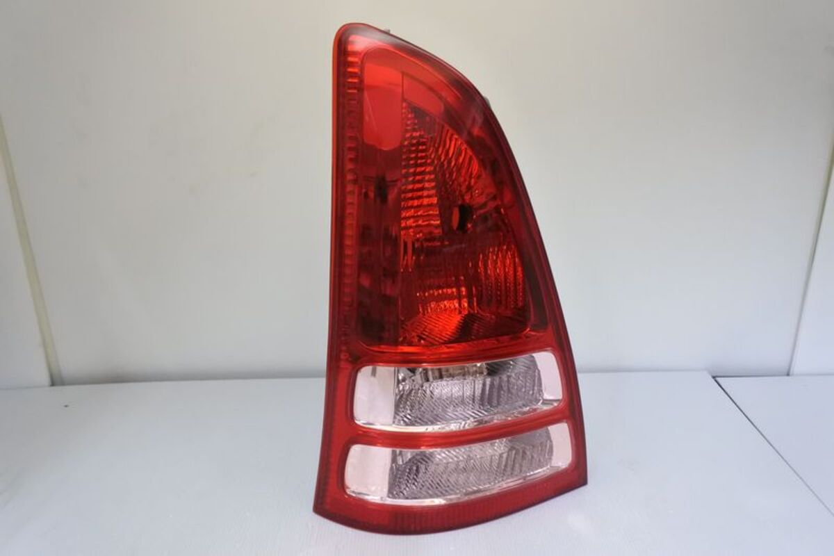 2007/07-INNOVA 原廠型紅粉紅 尾燈