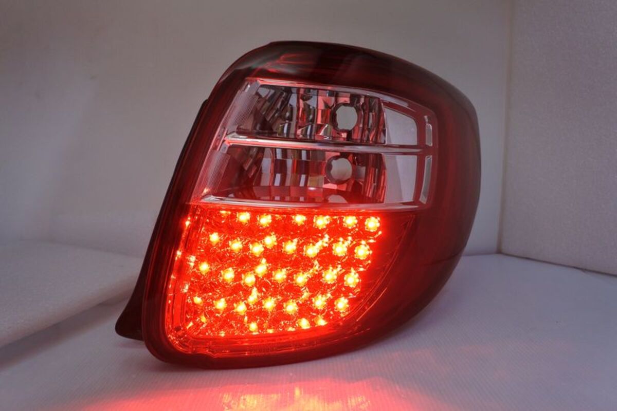 2006/12-2013/02 SX4 LED 晶鑽紅白 尾燈