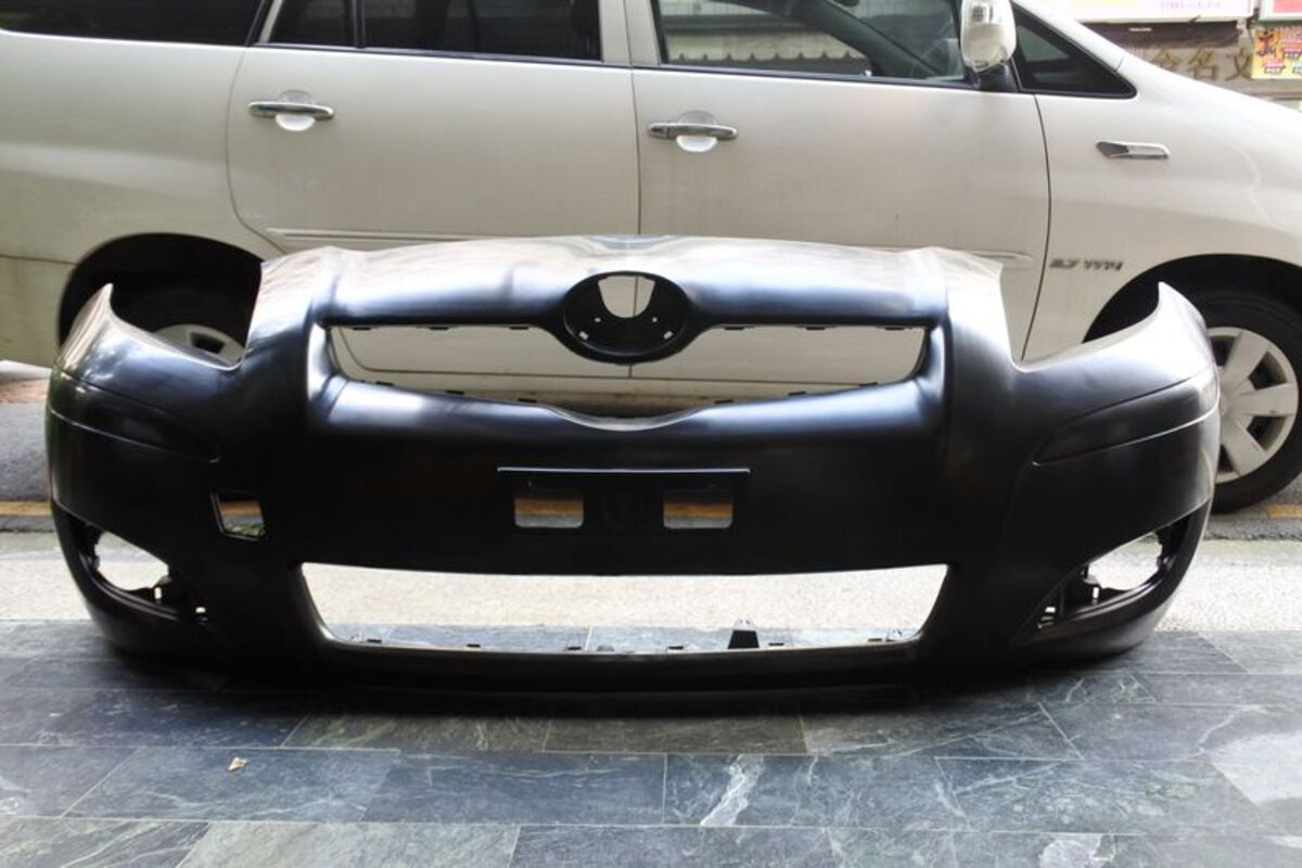 2009/10-2014/08 YARIS 前保桿 素材 台製