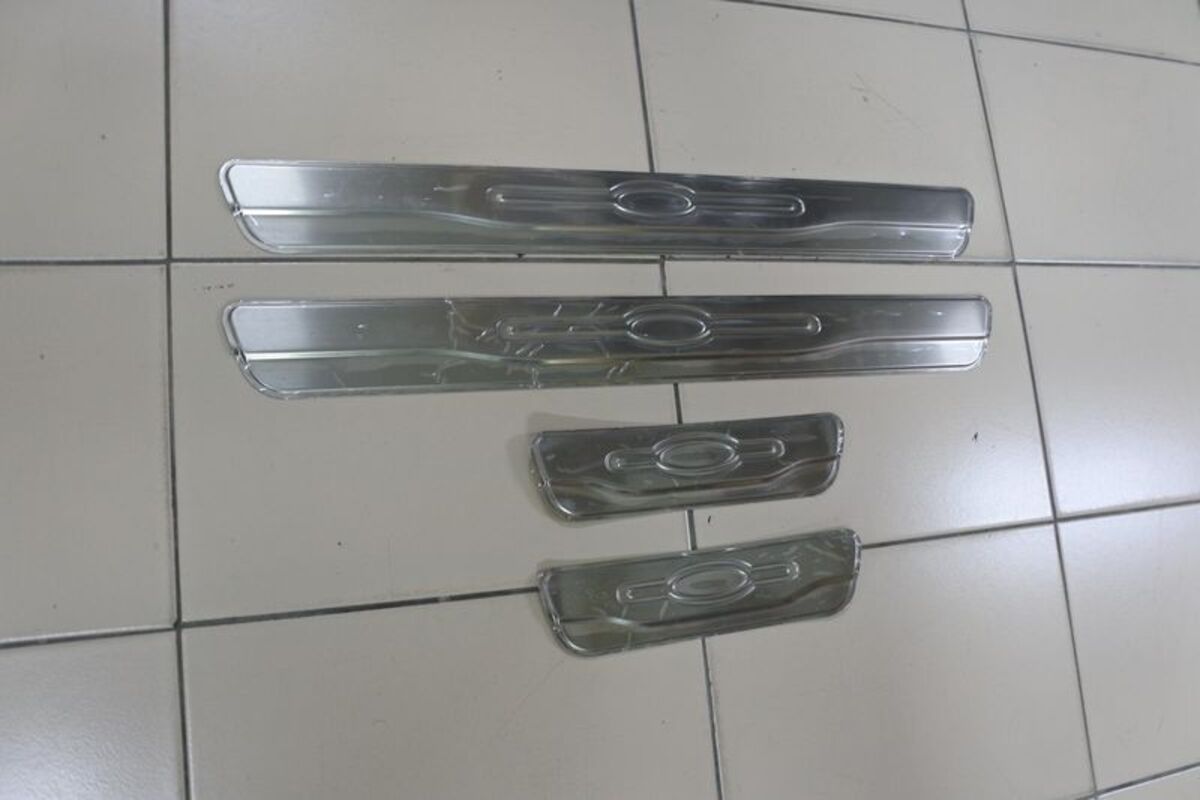 2018/03-2020 VIOS 白金 踏板 4件式