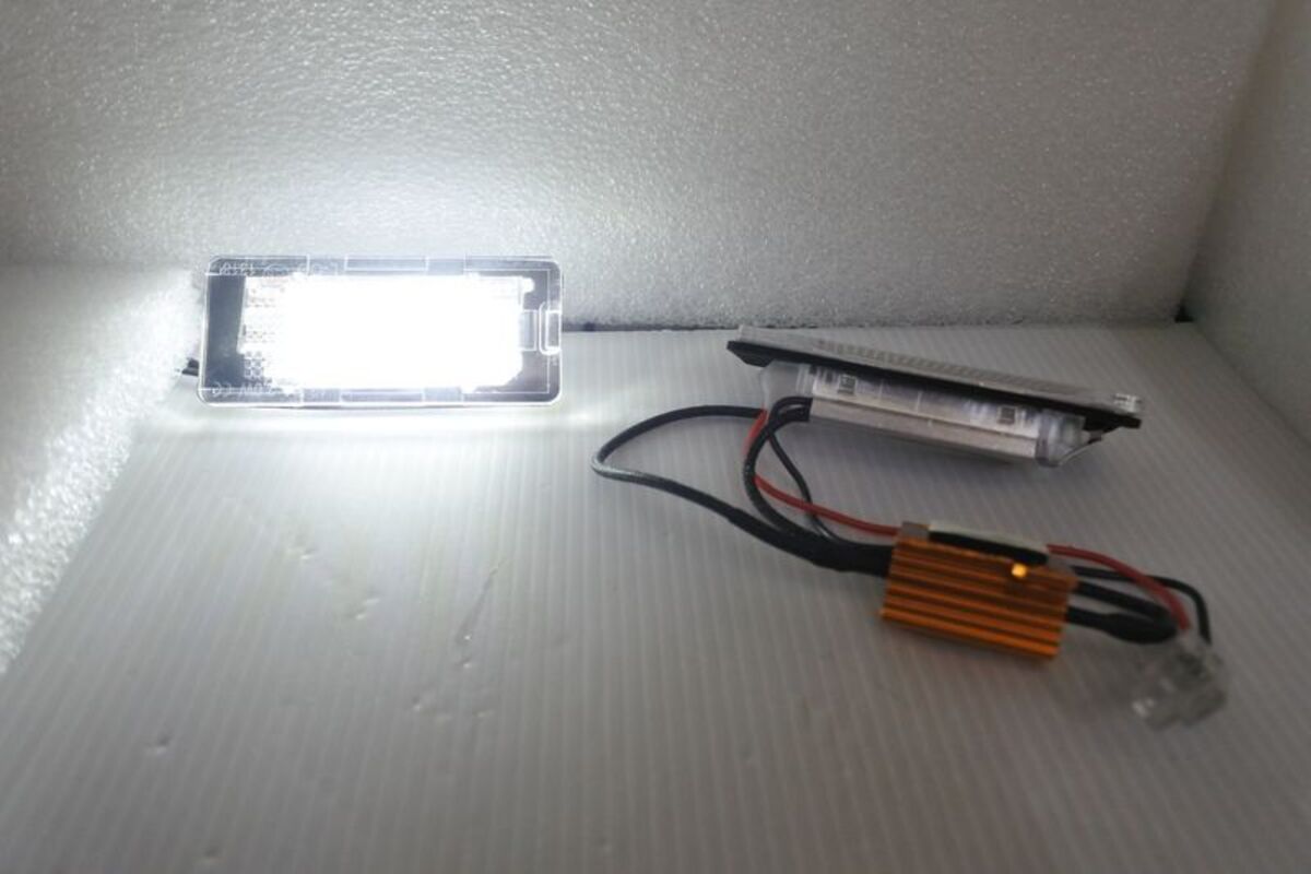 2011/06-2015/02 TOUAREG LED 牌照燈 白光