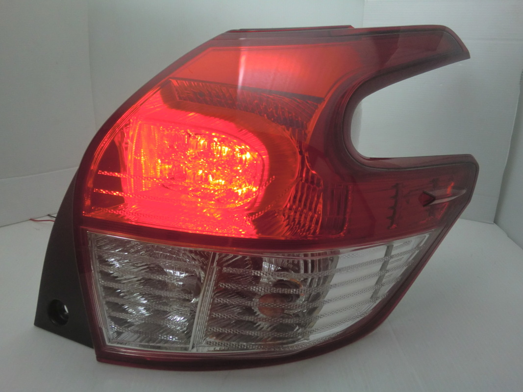 2014/09-2018/03 YARIS LED 晶鑽紅白 尾燈