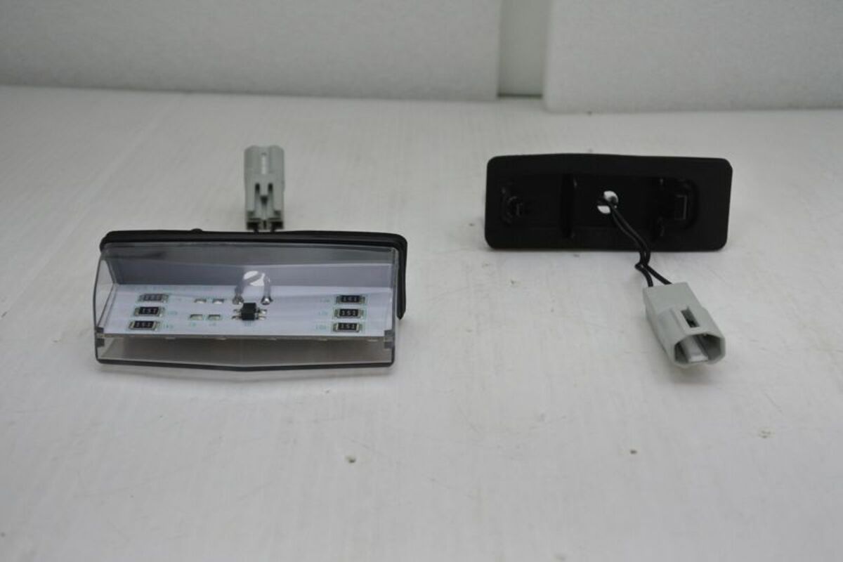 2016/02-2013/03 PRIUS  2013-2016 RAV4 CHR LED 牌照燈 白光