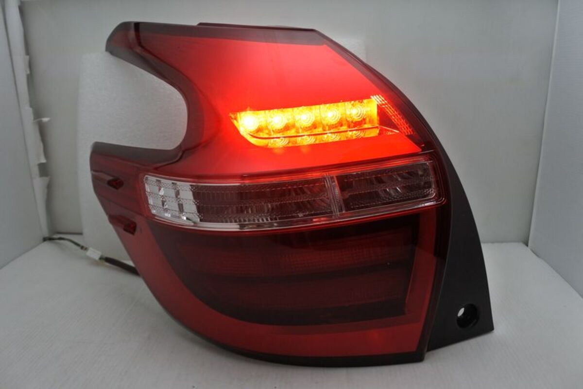 2014/09-2018/03 YARIS LED光柱紅白 尾燈 缺貨