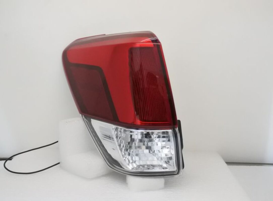 2018/08-2021/11 FORESTER 森林人 原廠型LED紅白 外側 尾燈