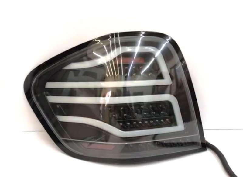 2005-2012/04 W164 LED光柱 黑底透明殼 尾燈