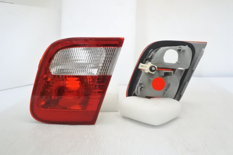 1998-2001 E46 4D 原廠型紅白 倒車燈 內側 尾燈