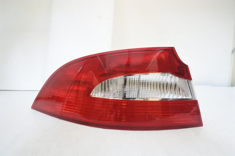 2010/03-2012 SKODA SUPERB 4門 原廠型紅白 尾燈