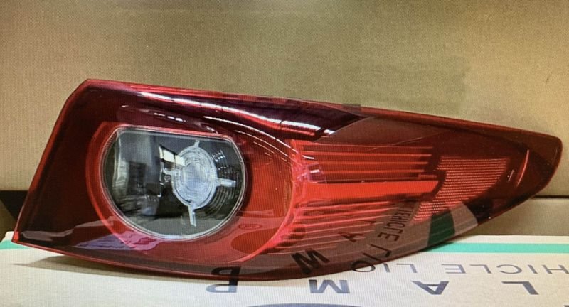 2022-2025 MAZDA 3 4門 原廠型 外側 尾燈 高配版本