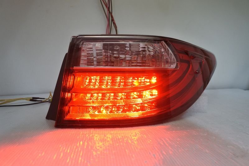 2012/10-2018/07 ES350 原廠型LED紅白外側 尾燈 