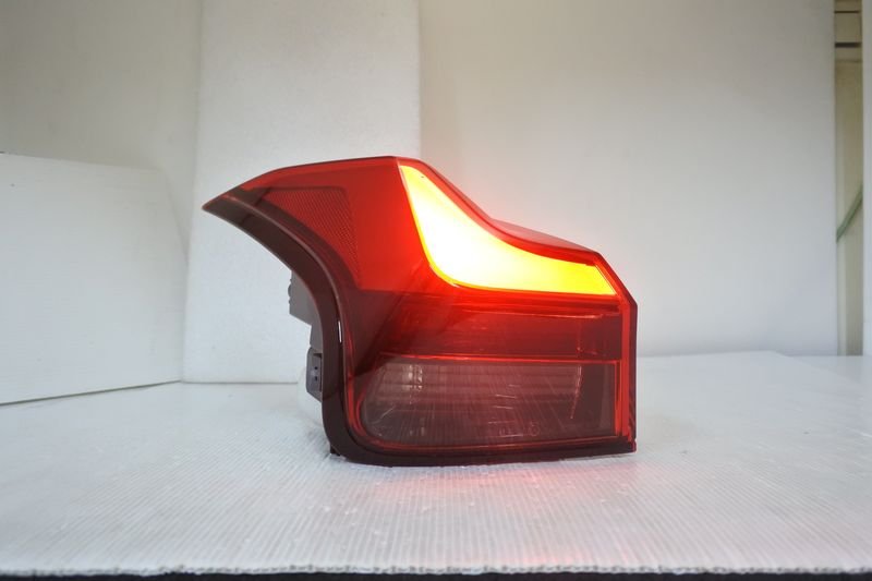 2018/12-UX250H 正廠 LED紅殼 外側 尾燈 