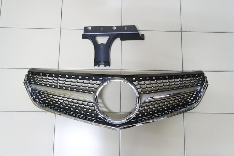 2013/06-2017 C207 COUPE 滿天星 亮黑 水箱護罩 水柵