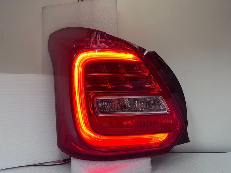 2017/10-2023 SWIFT 原廠型紅白LED光柱 尾燈