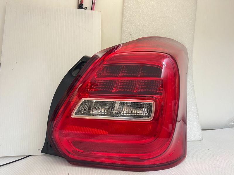 2017/10-2023 SWIFT 原廠型紅白LED光柱 尾燈